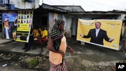 Une affiche de campagne d'Alpha Conté à Conakry