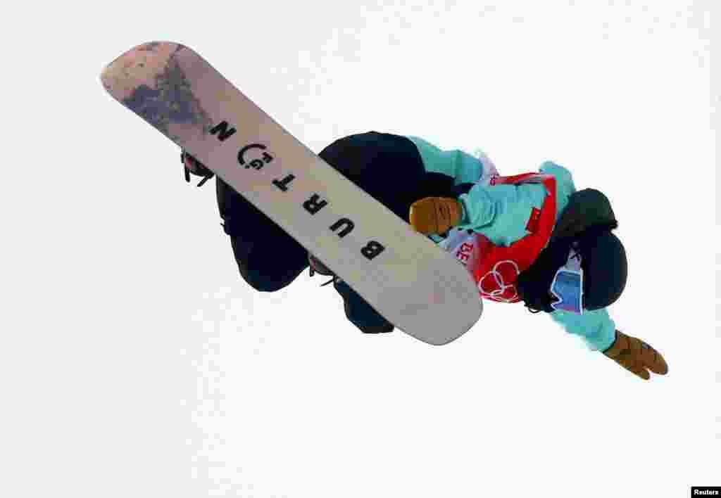 Cai Xuetong of China competes in the Women's Snowboard Halfpipe Final Run 3 during the 2022 Beijing Olympics at Genting Snow Park, Zhangjiakou, China.