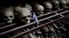 Des crânes et des os des victimes d'un massacre de deux jours à l'église de Nyamata pendant le génocide de 1994 sont exposés dans une crypte derrière l'église, aujourd'hui un mémorial du génocide. (Photo: AP)