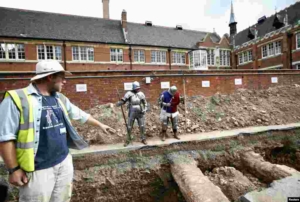 Archaeologist Mathew Morris points to where he found skeleton remains during an archaelogical dig to find the remains of King Richard III in Leicester, central England, September 12, 2012.