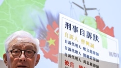 到中國制裁的台灣商人曹興誠在台北接受媒體採訪。