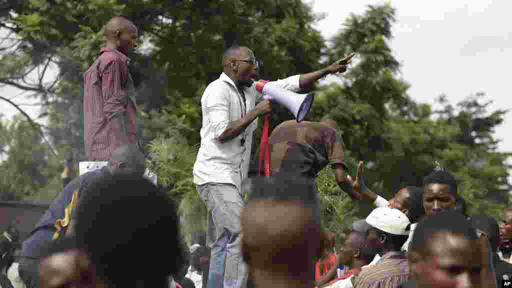 A demonstrator calls on protesters to move towards a police blockade in the Nyakabiga district of Bujumbura, May 4, 2015. 