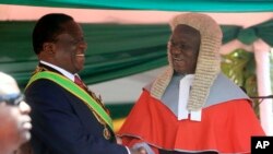 Muutungamiri wenyika VaEmmerson Mnangagwa nemukuru wematare VaLuke Malaba 