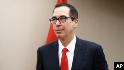 استیون منوشن، وزیر خزانه‌داری آمریکا گفته است رژیم ایران پول دریافتی از فروش محصولات پتروشیمی را برای تامین مالی تروریسم صرف می‌کند