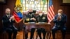 De izquierda a derecha, el embajador de EE. UU. en Ecuador, Michael Fitzpatrick, el almirante Craig Faller del Comando Sur de EE. UU., el Jefe del Comando Conjunto de las Fuerzas Armadas del Ecuador, Jorge Cabrera, y el ministro de Defensa, Fernando Donoso. [Foto cortesía]. 