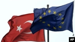 Avrupa Birliği yetkilileri ile Türk bakanlar arasında yapılacak Siyasi Diyalog Toplantısı, ilişkilerin tüm boyutlarıyla ele alınmasına olanak sağlayacak.