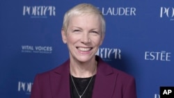 ARCHIVO - Annie Lennox, del dúo británico Eurythmics, durante la Tercera Gala Anual de Mujeres Increíbles en el Teatro Wilshire Ebell de Los Angeles, California. 9-10-18.