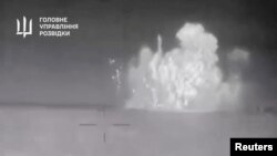 Фрагмент видеозаписи удара украинского беспилотника по российскому военному кораблю «Сергей Котов». Видеозапись распространена МО Украины 5 марта 2024 г.