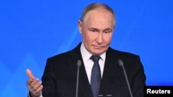 El presidente ruso, Vladimir Putin, pronuncia un discurso durante un congreso del partido político Rusia Unida en Moscú, el 14 de diciembre de 2024.