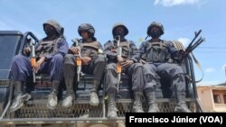 Patrulha das tropas do Ruanda em Mocímboa da Praia, Cabo Delgado, Moçambique