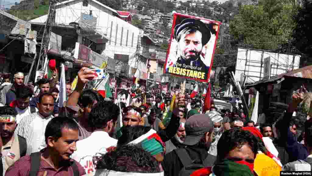 آزادی مارچ کے شرکا مظفر آباد سے لائن آف کنٹرول چکوٹھی سیکٹر کی جانب رواں دواں ہیں۔