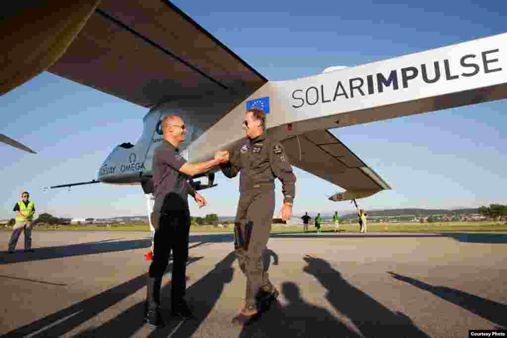 Bertrand Piccard & his co-pilot André Borschberg, July 2011. (Photo: Laurent Kaeser)