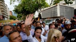 Después de negarle su entrada a la Asamblea Nacional, la diputada opositora María Corina Machado viajó a Brasil para exponer ante el Congreso la crisis que se vive en Venezuela.