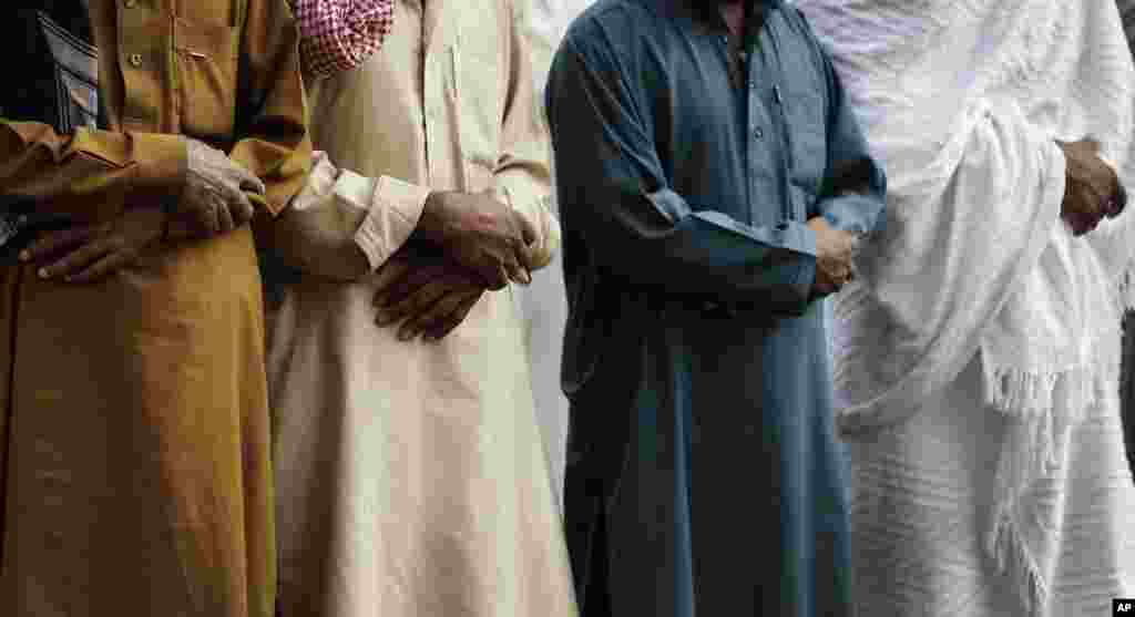 Muslim pilgrims pray outside the Grand Mosque in the holy city of Mecca, Saudi Arabia, October 23, 2012.