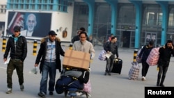آرشیف: وزارت مهاجرین گفته است که این پناهجویان بر اساس "اعلامیۀ مشترک" میان افغانستان و اتحادیه اروپا اخراج می‌شوند