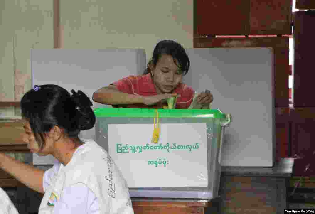 Myanmada o'tgan parlament saylovlarida Aun San Su Kiy boshliq muxolif partiya, Demokratiy uchun milliy liganing qo'li baland kelgan. Hukmron partiya mag'lubiyatini tan olmoqda. Oxirgi chorak asrda o'tkazilgan ilk erkin saylovlar bu.