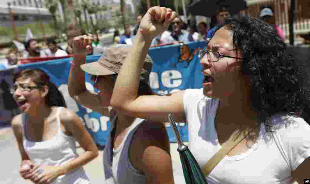 Protesters chant as they call for the release of Bertha Avila Medrano, in jail and is facing deportation on immigration charges by Immigration and Customs Enforcement, Phoenix, Arizona, May 29, 2013.
