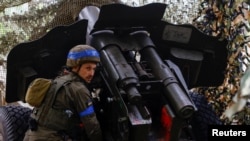 Боец ВСУ ведет огонь. Харьковская область. Весна 2024 г.