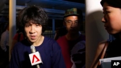 余澎杉去年5月12號在新加坡離開法庭時接受記者採訪