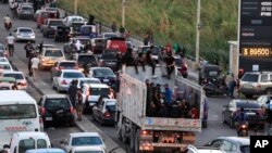 Lubnanîyên li bajarê Sayda jiber êrîşên Îsraîlî hewil didin ku birevin cîhên ewle