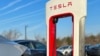 Tesla llama a revisión 2 millones de vehículos en EEUU para instalar salvaguardas en Autopilot