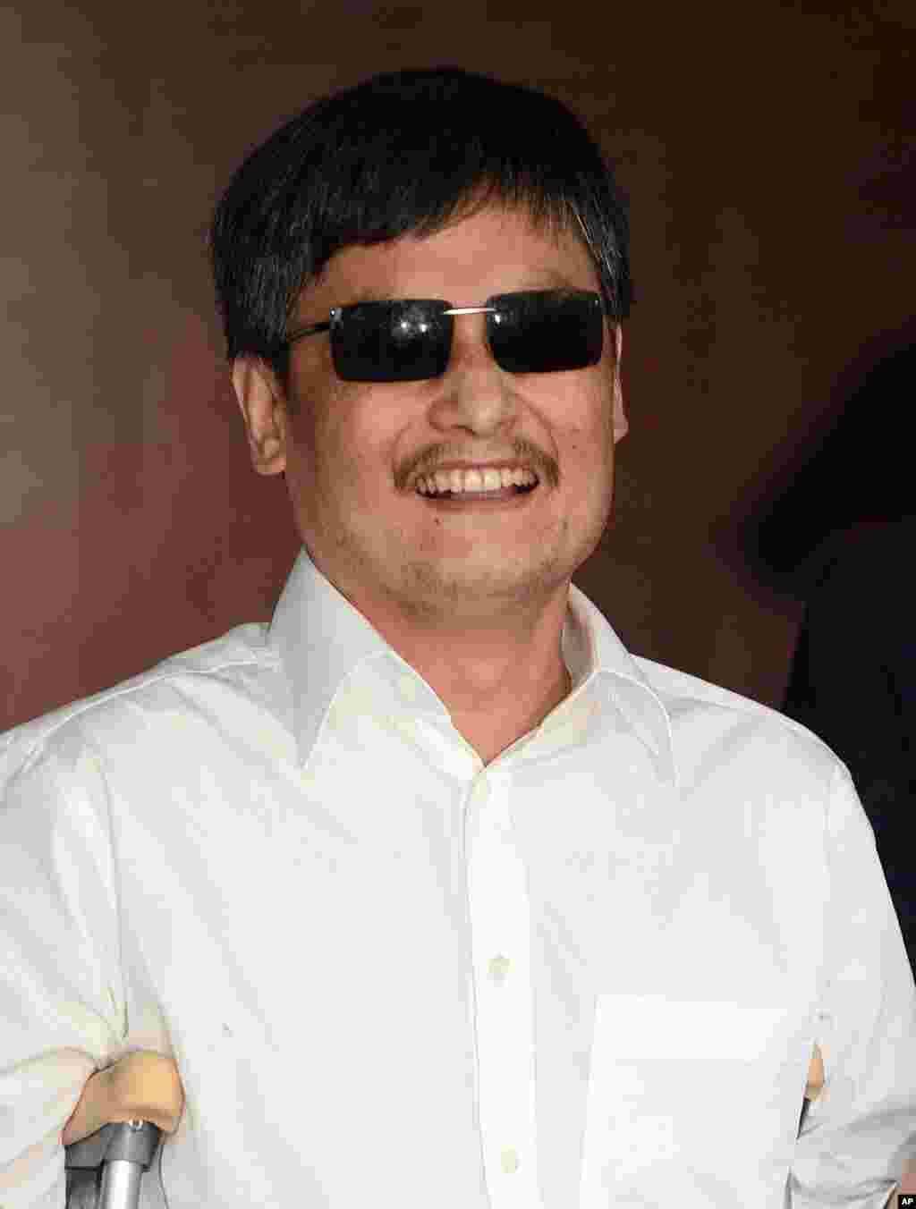 Blind Chinese legal activist Chen Guangcheng arrives at Washington Square Village on the campus of New York University, May 19, 2012, in New York.