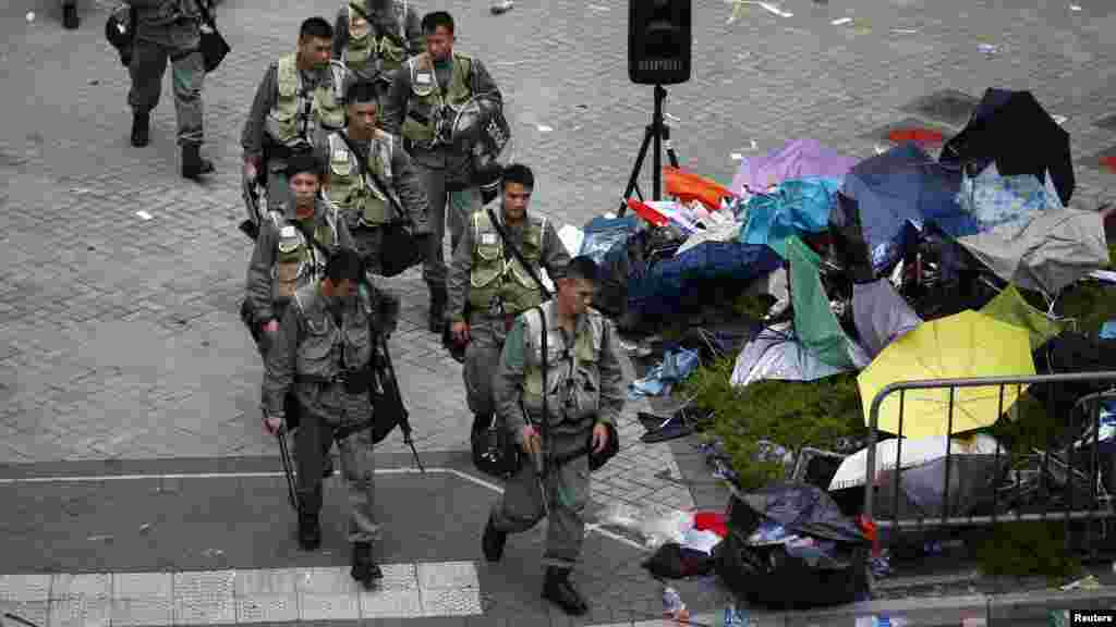 Riot police leave an area in front of the government headquarters as protesters block the main street to the financial Central district in Hong Kong, Sept. 29, 2014.