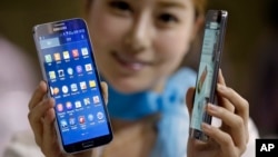 La pantalla curva de Samsung podría no ser la primera que veamos este años. LG ya prepara su G Flex, con una tecnología plástica flexible.