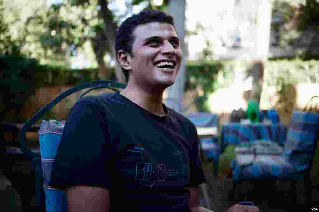 Former Muslim Ismail Mohamed says he has to work at his family's laundromat because it is impossible for him, as an atheist, to be employed anywhere else, Oct. 25, 2013, Cairo. (Yuli Weeks for VOA)