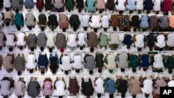 Muslim men perform an evening prayer called 'tarawih' marking the first evening of Ramadan despite concerns of the new coronavirus outbreak at the Islamic Centre Mosque in Lhokseumawe, Aceh province, Indonesia, April 23, 2020.