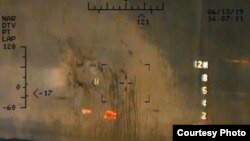 Pentagon telah merilis foto-foto baru yang dikatakan sebagai bukti-bukti tambahan bahwa Iran menyerang dua kapal tanker asing di Teluk oman pekan lalu.