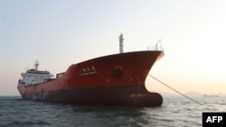 El Lighthouse Winmore, fletado por la compañía taiwanesa Billions Bunker Group Corp., anclado en el mar frente al puerto Yeosu de Corea del Sur, el 29 de diciembre de 2017.