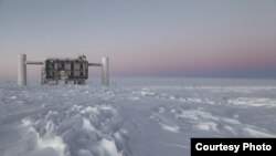 Laboratorium IceCube di Stasiun Kutub Selatan yang dikelilingi es. (Foto: Ilustrasi)