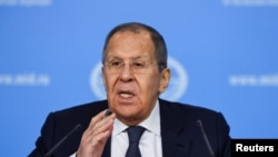 El ministro de Asuntos Exteriores de Rusia, Serguéi Lavrov, habla durante una conferencia de prensa anual en Moscú, el 14 de enero de 2025.