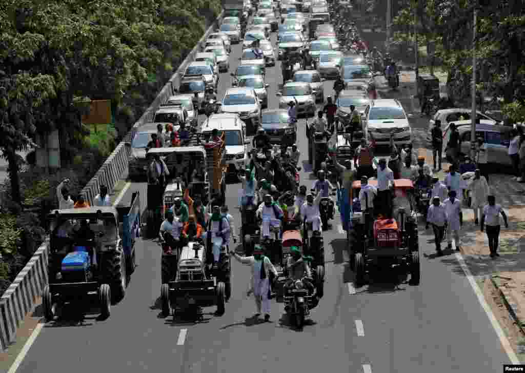 متنازع بلوں کے خلاف جمعے کو تقریباً 300 کاشت کار تنظیموں اور 20 سے زائد اپوزیشن جماعتوں نے ملک گیر احتجاج کیا اور ریلیاں نکالیں جس کے باعث ملک کے مختلف علاقوں میں ریل اور سڑک کے ذریعے رابطے متاثر ہوئے۔ 