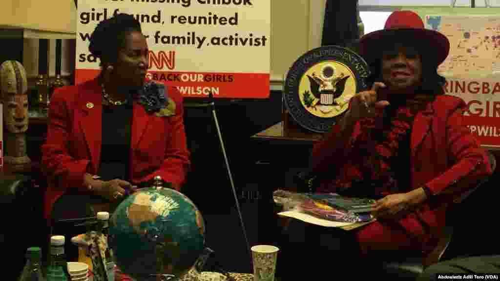 'Yar Majalisar Wakilai Frederica Wilson na murnar samun nasarar dokar da ta gabatar gaban Majalisa.