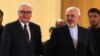 Iranian Foreign Minister Mohammad Javad Zarif (C-R) welcomes with his German counterpart Frank-Walter Steinmeier (C-L) in Tehran, Oct. 17, 2015.