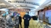 Presiden China Xi Jinping saat meninjau Rumah Sakit Huoshenshan di Wuhan, rovinsi Hubei, China, 10 Maret 2020.