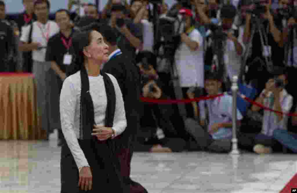 Myanmar opposition leader Aung San Suu Kyi pays respect at the tomb of her late father and Myanmar's Independence hero Gen. Aung San during a ceremony to mark the 68th anniversary of his 1947 assassination, at the Martyrs' Mausoleum in Yangon, Myanmar, S