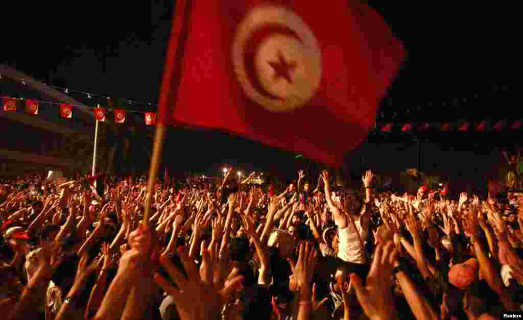 People gather outside the Constituent Assembly headquarters during a protest to demand the ouster of the Islamist-dominated government, Tunis, July 28, 2013.