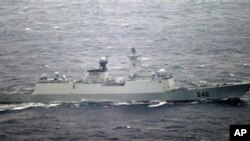 Salah satu kapal AL Tiongkok yang mendekati sebuah pulau di Jepang timur Selasa pagi (16/10).