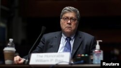 El secretario de Juticia de EE.UU., William Barr, testifica ante la Comisión Judicial de la Cámara de Representantes de EE.UU., el martes, 28 de julio de 2020, en Washington, D.C.