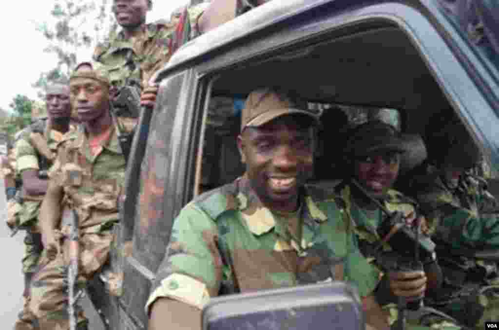 M23 spokesperson Lt. Col. Vianney Kazarama entering Goma, Democratic Republic of Congo, November 20, 2012. (A. Malivika/VOA)