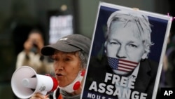 Britain Assange