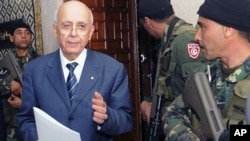 Tunisian PM Mohamed Ghannouchi arrives to announce a national unity government in Tunis, 17 Jan 2011
