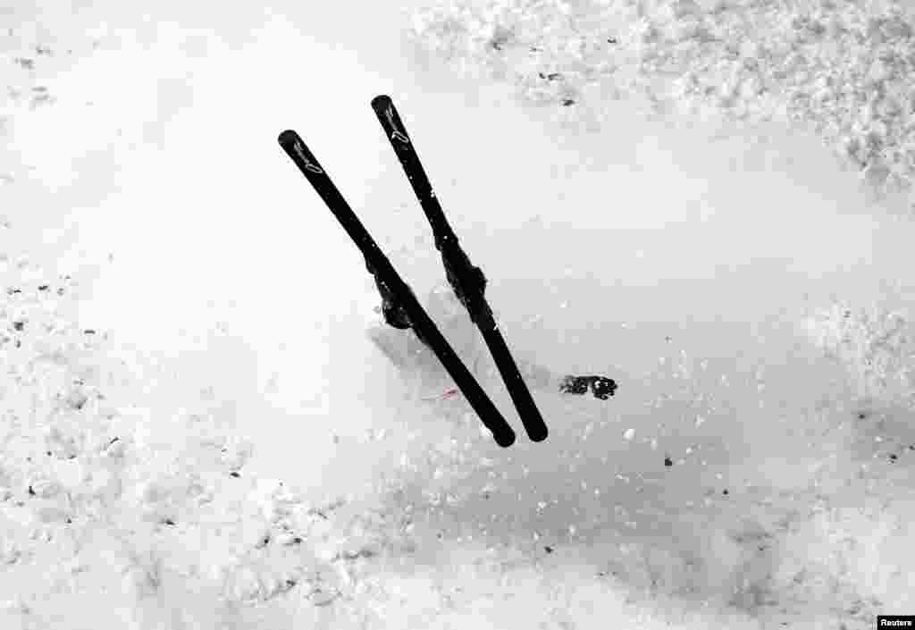 Kong Fanyu of China falls during the women's aerials freestyle skiing final 2 at the Genting Snow Park in Zhngjiakou, China, at the 2022 Beijing Olympics.