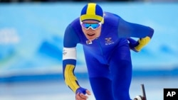 瑞典選手尼爾斯∙范德普爾（Nils van der Poel）2022年2月11日參加北京冬奧會1萬米速滑比賽。 （美聯社）