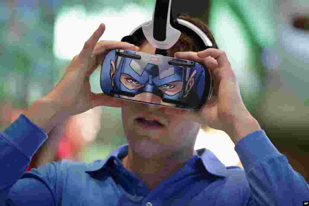 A brand ambassador tests Samsung's Gear VR headset at the Samsung Galaxy booth at the International Consumer Electronics Show in Las Vegas, Nevada, USA.