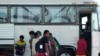 Foto de archivo: Migrantes que ingresaron a EEUU desde México suben a un autobús en un centro de procesamiento en Eagle Pass, Texas, el jueves 21 de septiembre de 2023. (Foto AP/Eric Gay)