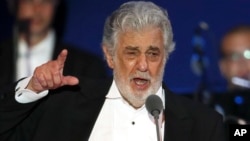 ARCHIVO - El cantante de ópera Plácido Domingo durante un concierto en Szeged, Hungría, el 28 de agosto de 2019.
